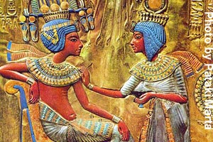 Tutankhamen with his wife, Ankhesenamun