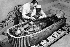 Howard Carter discovered the tomb of Tutankhamen.